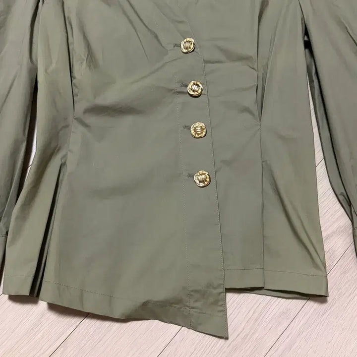 [BUNJANG] B.F. Shop Cotton V-Neck Blouse / 비피샵 바스락 핀턱 어깨퍼프 브이넥 코튼 블라우스 셔링 금장단추버튼셔츠