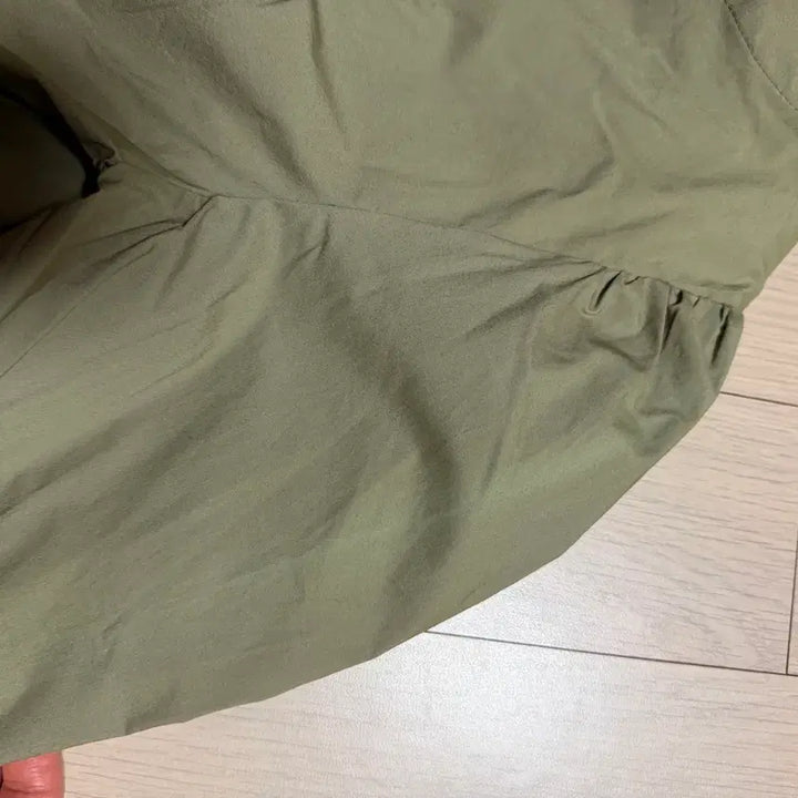 [BUNJANG] B.F. Shop Cotton V-Neck Blouse / 비피샵 바스락 핀턱 어깨퍼프 브이넥 코튼 블라우스 셔링 금장단추버튼셔츠