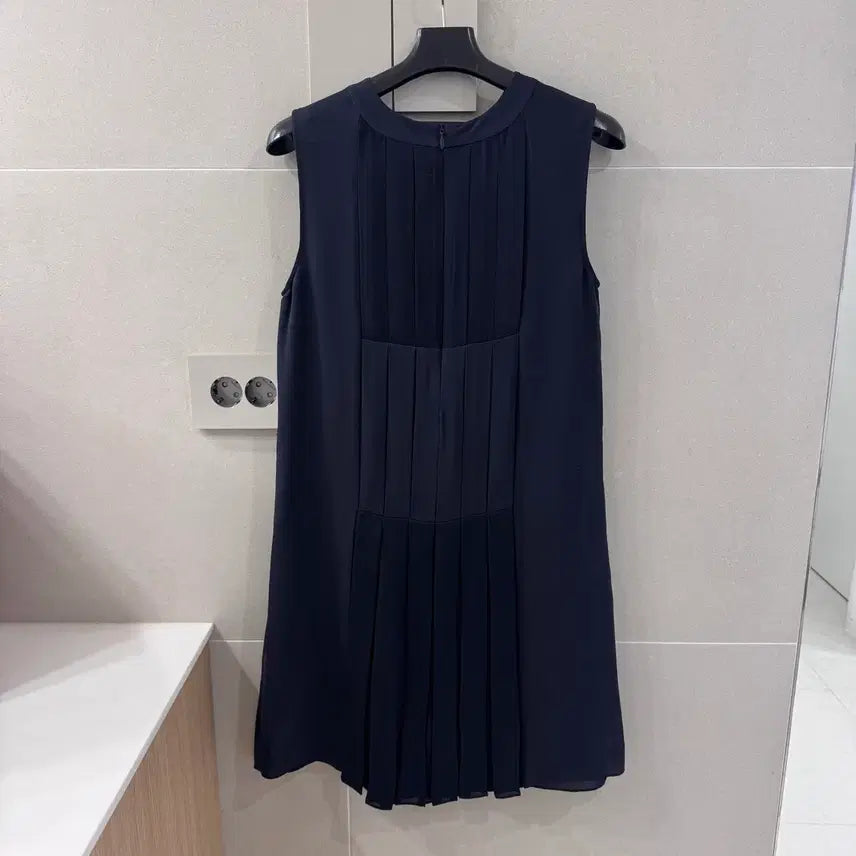 [BUNJANG] Theory 100% Silk Pleated Sleeveless Dress / 띠어리 실크100 플리츠 민소매원피스