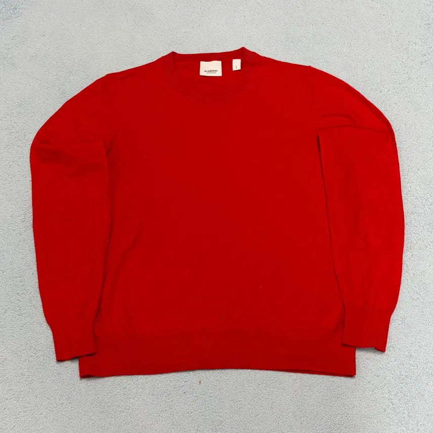 [SOLD OUT] 버버리 최신형 95사이즈 니트 판매합니다