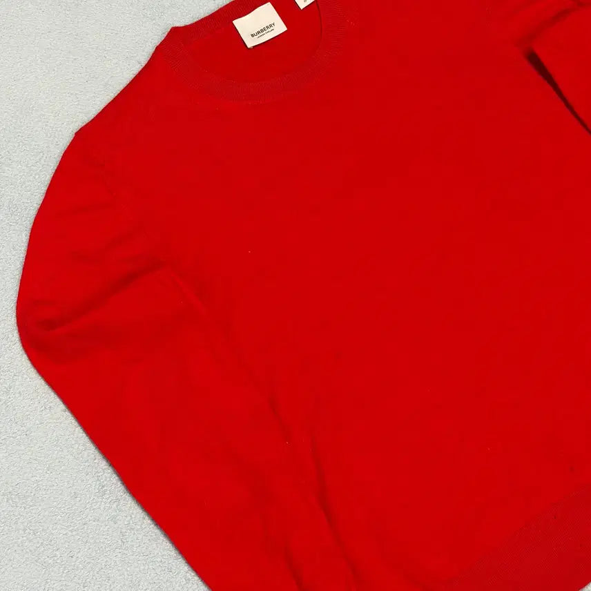 [SOLD OUT] 버버리 최신형 95사이즈 니트 판매합니다