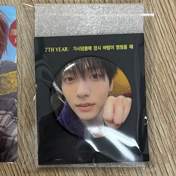 [SOLD OUT] 투바투 가시덤불 앨범 위버스 특전 포카 뱃지 가시잠바