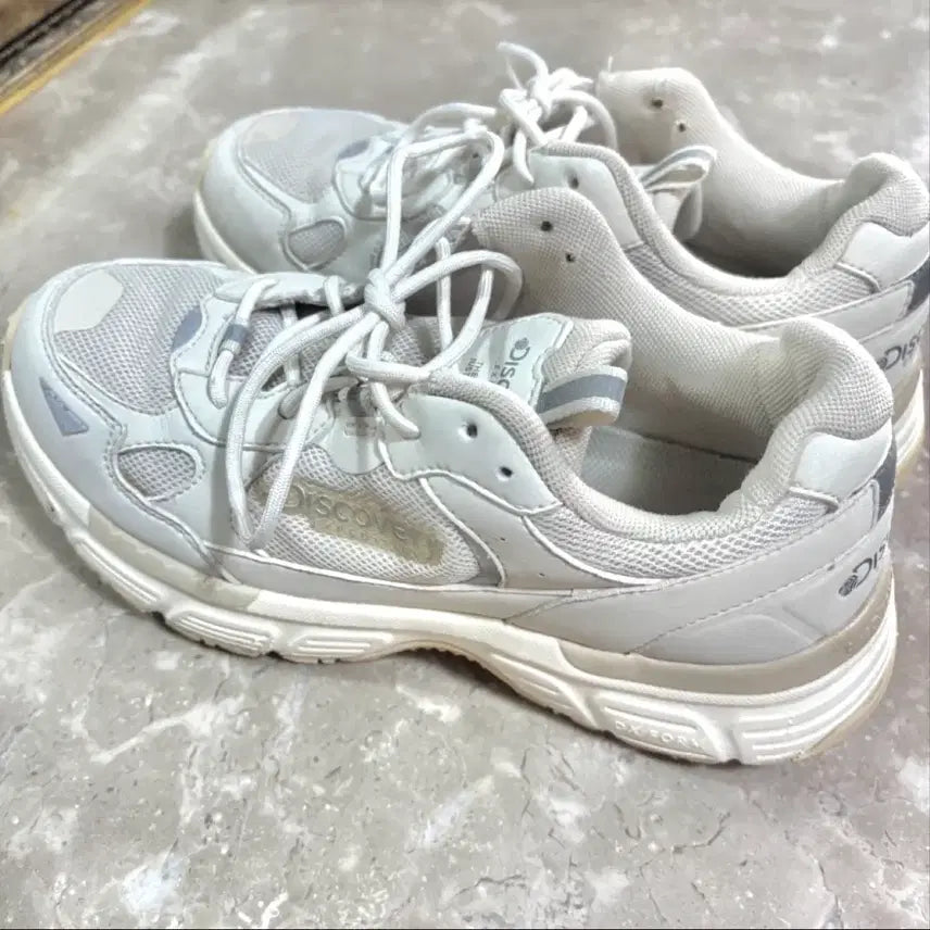 [BUNJANG] Discovery Ivory Sneakers 230 / 디스커버리 운동화 아이보리 230