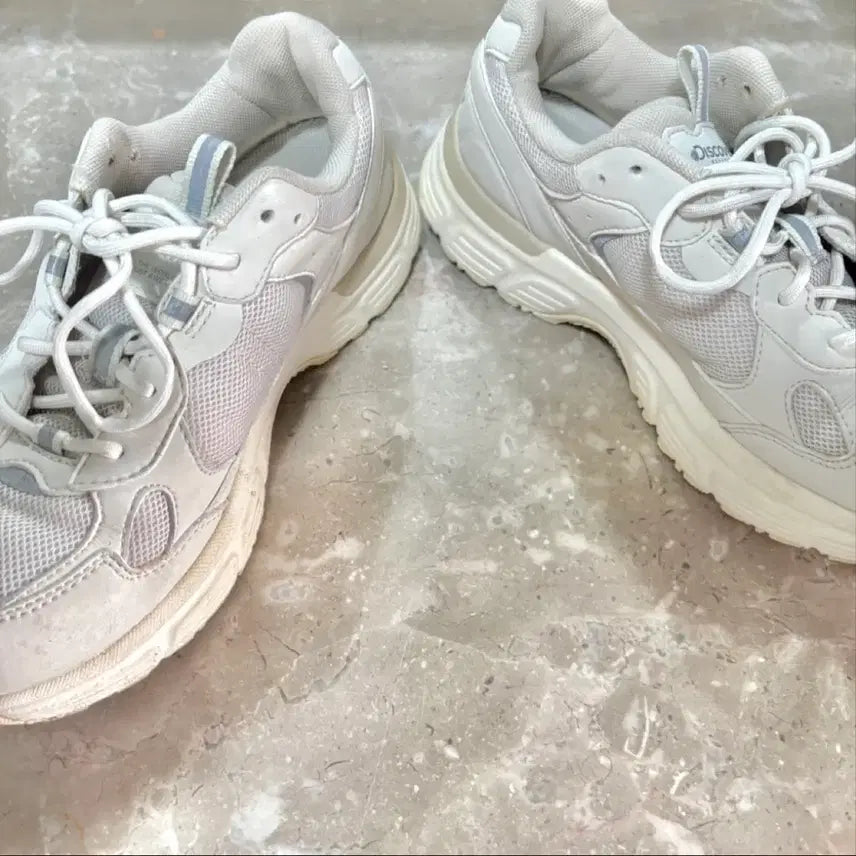 [BUNJANG] Discovery Ivory Sneakers 230 / 디스커버리 운동화 아이보리 230