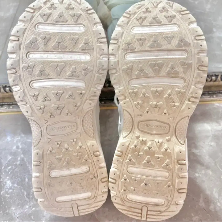 [BUNJANG] Discovery Ivory Sneakers 230 / 디스커버리 운동화 아이보리 230