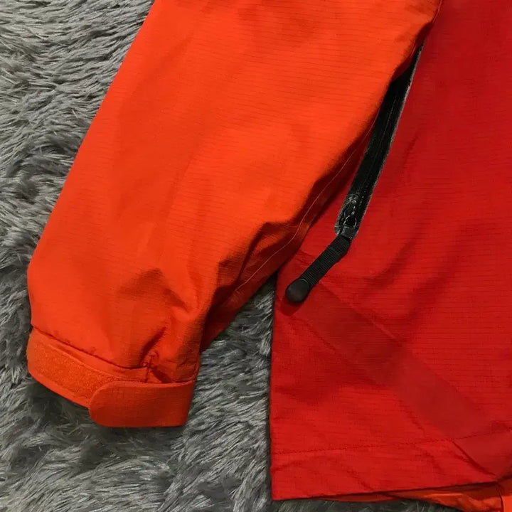 [SOLD OUT] [여성 L] 몽벨(mont-bell) 내장후드 아웃도어 자켓