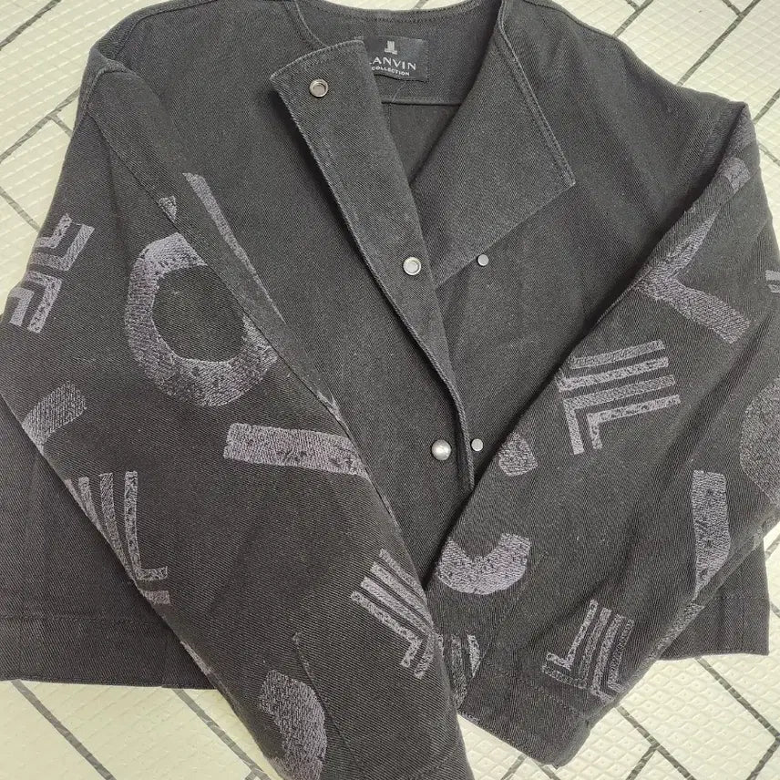 [SOLD OUT] 거의새거) 랑방 로고 자수 데님 점퍼 / 블랙