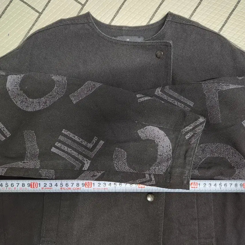 [SOLD OUT] 거의새거) 랑방 로고 자수 데님 점퍼 / 블랙