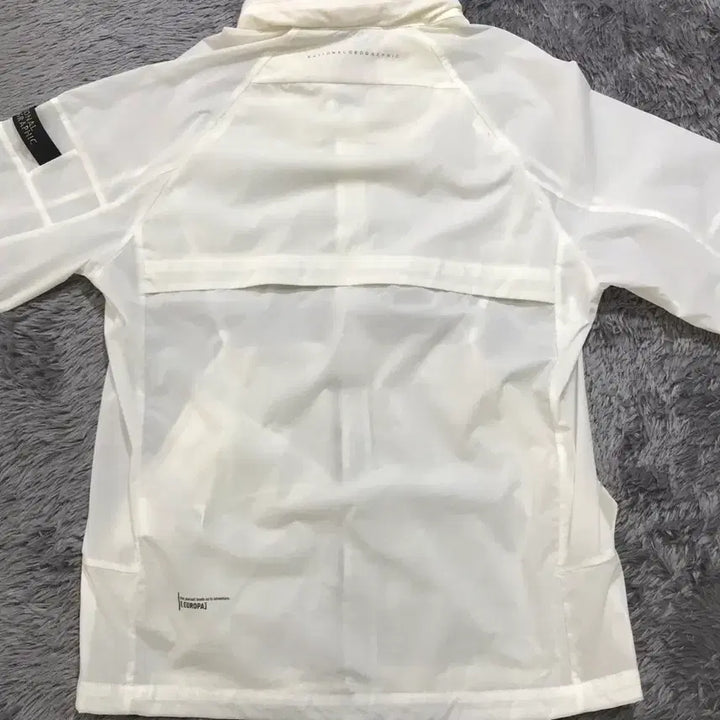 [BUNJANG] National Geographic Europa Lightweight Windbreaker Jacket / L] 내셔널지오그래픽 유로파 홑겹 바람막이 자켓