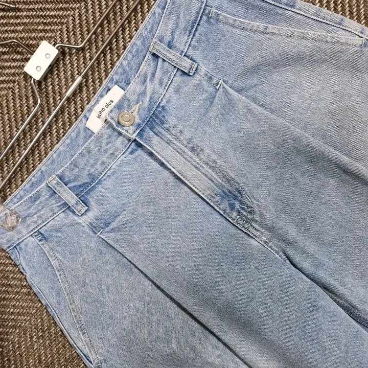 [BUNJANG] Kuho Two-Tuck Wide Denim Jeans / 구호 투턱 와이드 데님 28