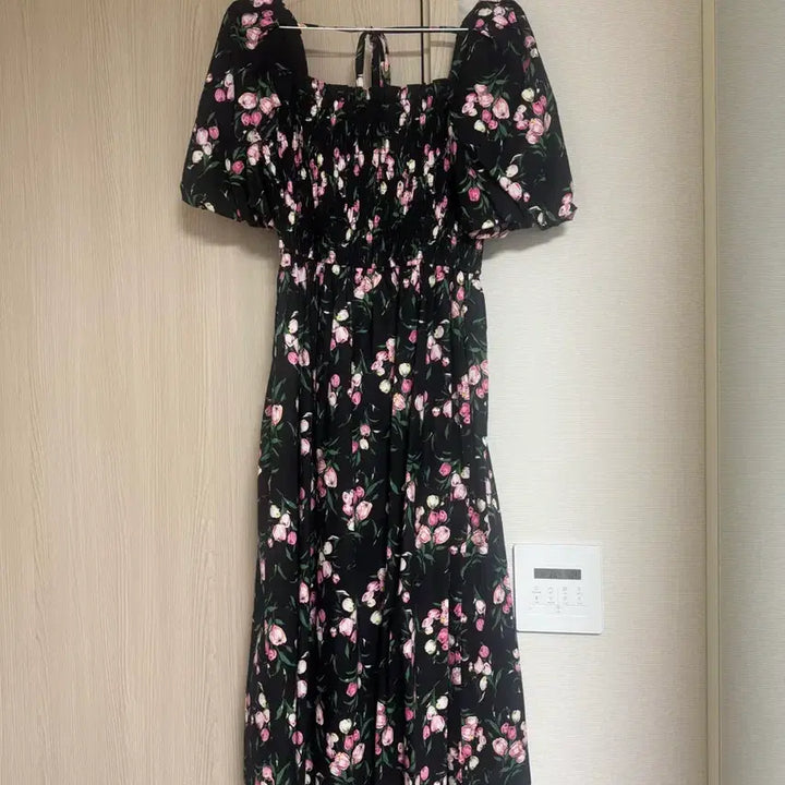 [BUNJANG] Hans Style Flower Puff Shirring Dress (Black) / [한스스타일] 플라워 퍼프 셔링 원피스 (블랙)