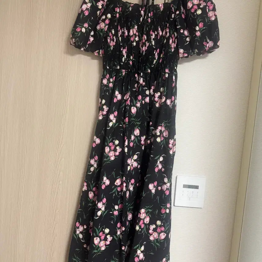 [BUNJANG] Hans Style Flower Puff Shirring Dress (Black) / [한스스타일] 플라워 퍼프 셔링 원피스 (블랙)