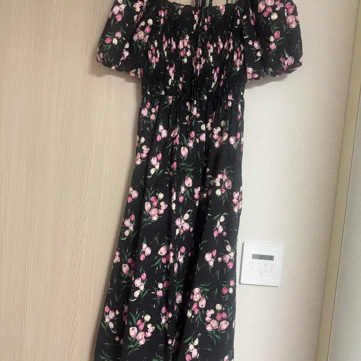[BUNJANG] Hans Style Flower Puff Shirring Dress (Black) / [한스스타일] 플라워 퍼프 셔링 원피스 (블랙)