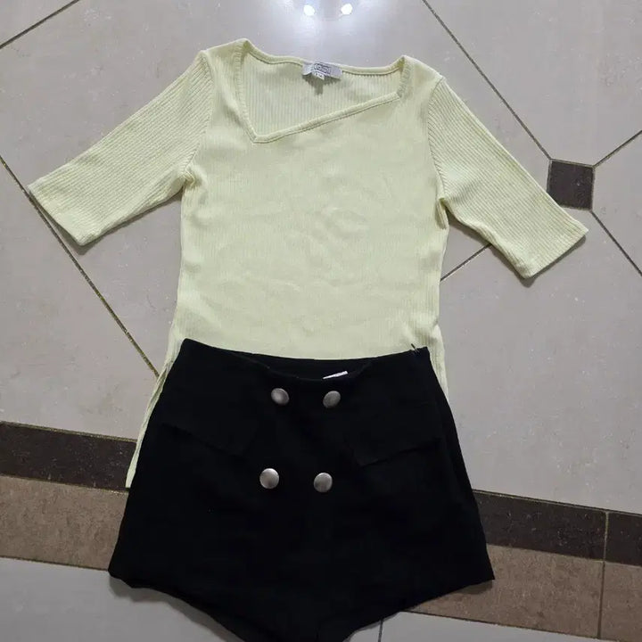 [BUNJANG] Egoist Asymmetrical Ribbed Knit Top / 에고이스트 언발 골지 티셔츠