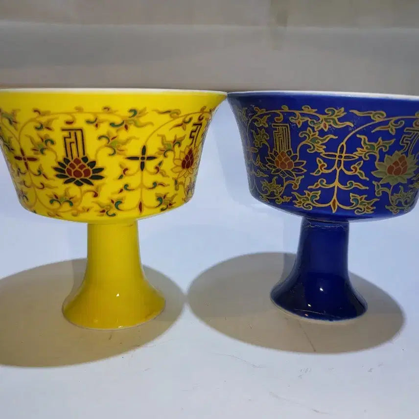 [BUNJANG] Pair of Yellow and Blue Joseon Dynasty Footed Cups / 박태 고족잔 두점