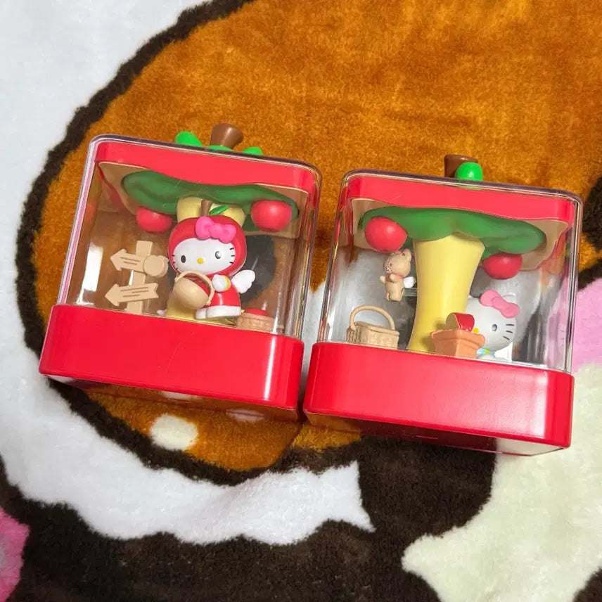 [SOLD OUT] 산리오 헬로키티 애플타운 시리즈 랜덤 회전 피규어 일괄