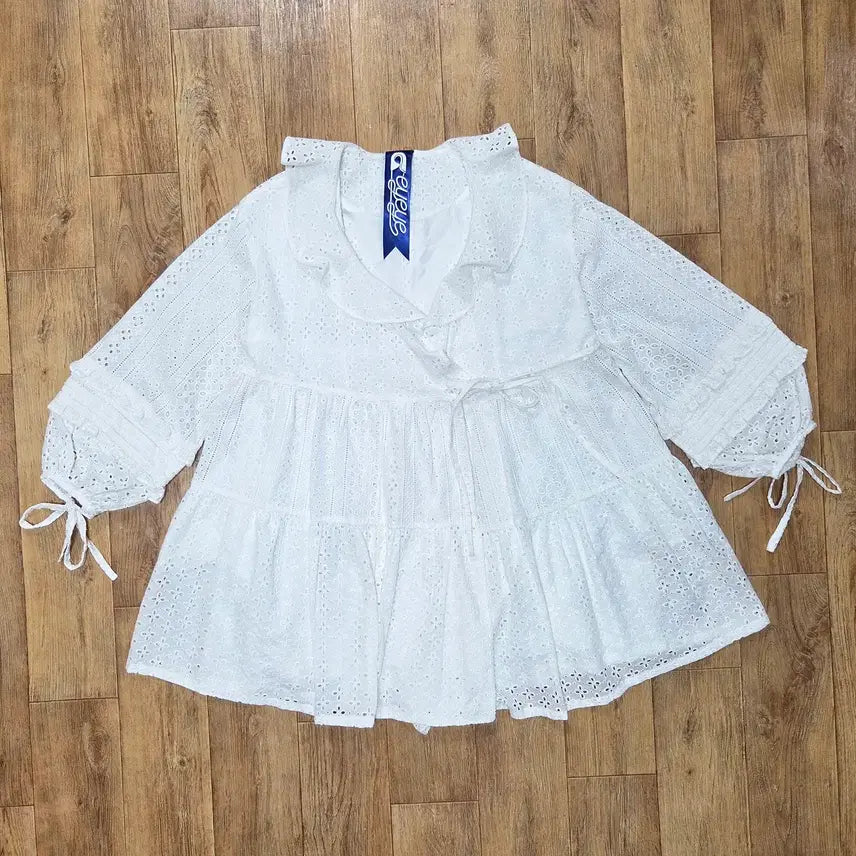 [BUNJANG] EYEYE Punching Eyelet Wrap Dress / 아이아이(EYEYE) 펀칭 아일렛 랩원피스 프리사이즈