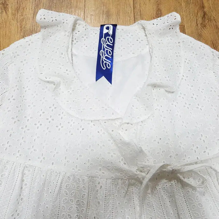 [BUNJANG] EYEYE Punching Eyelet Wrap Dress / 아이아이(EYEYE) 펀칭 아일렛 랩원피스 프리사이즈