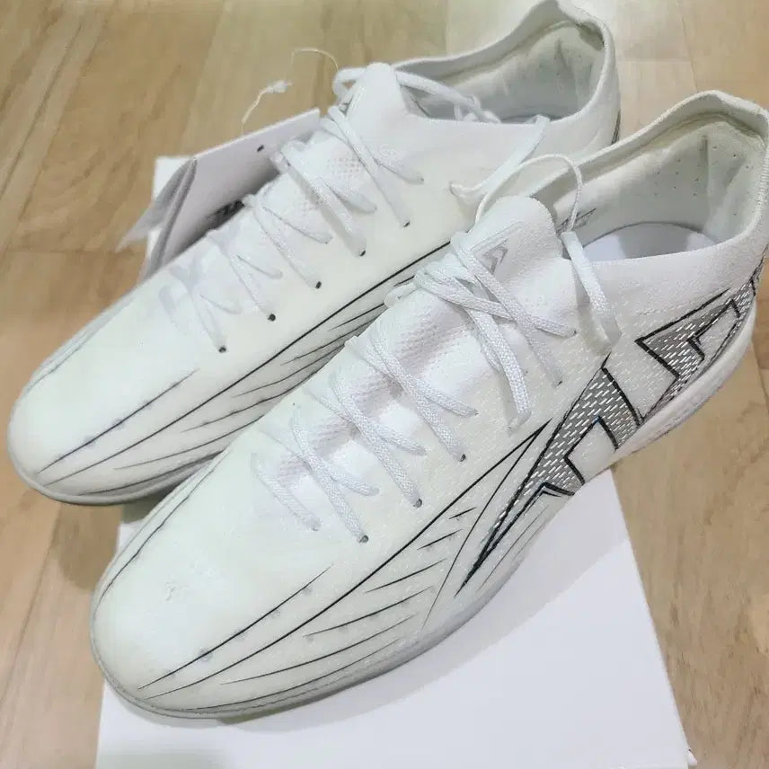 [BUNJANG] TLSS Striker UL TF Futsal Shoes / tlss 스트라이커 ul tf 풋살화