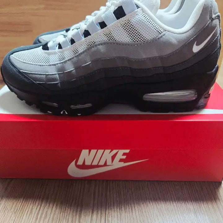 [BUNJANG] Nike Air Max 95 Blue Tint Sneakers / 나이키 에어맥스95 블루틴트 260사이즈