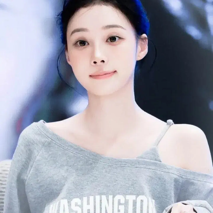 [BUNJANG] aespa Winter Off-shoulder Sweatshirt / 에스파 윈터 오프숄더 맨투맨