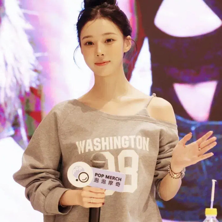 [BUNJANG] aespa Winter Off-shoulder Sweatshirt / 에스파 윈터 오프숄더 맨투맨