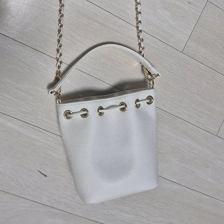 [BUNJANG] White Caviar Leather Chain Bucket Bag Crossbody / 화이트캐비어가죽 체인 버킷백 크로스백