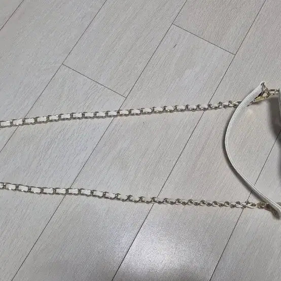 [BUNJANG] White Caviar Leather Chain Bucket Bag Crossbody / 화이트캐비어가죽 체인 버킷백 크로스백