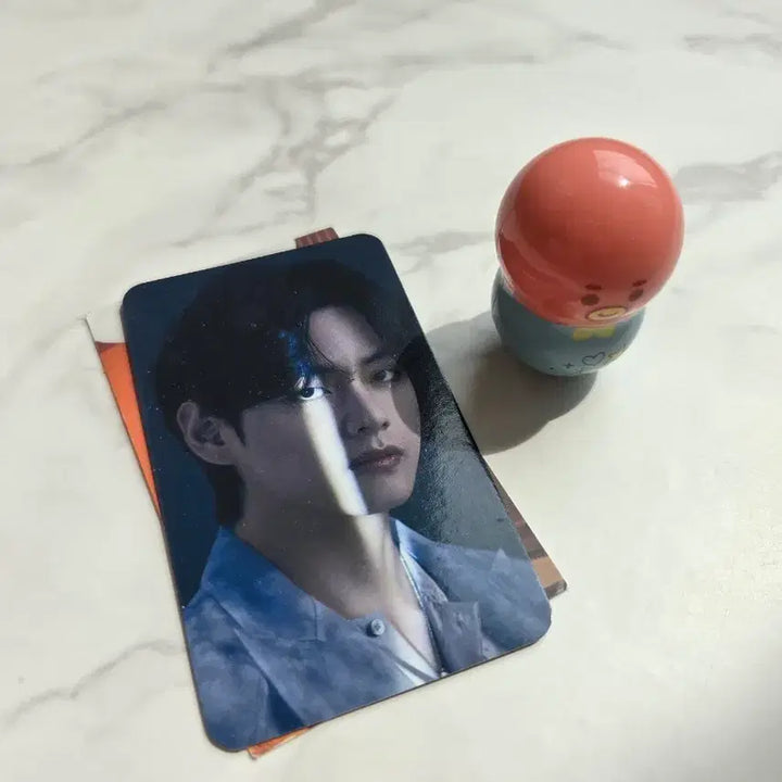 [BUNJANG] BTS V Photocard + Tata Tumbler Doll / 방탄소년단 뷔 V 포토카드+ 타타오뚜기인형