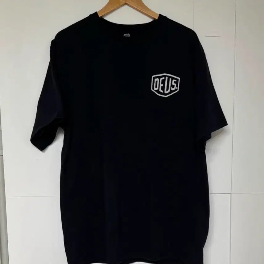 [BUNJANG] Deus Ex Machina Seoul XL Black T-Shirt / 데우스 엑스 마키나 서울 XL 블랙 반팔