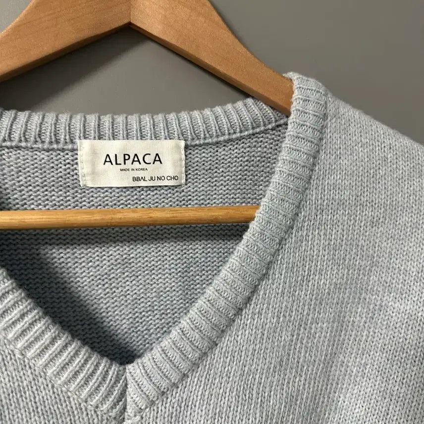 [BUNJANG] Autumn V-Neck Knit Sky Blue / 어텀 브이넥 니트 스카이블루