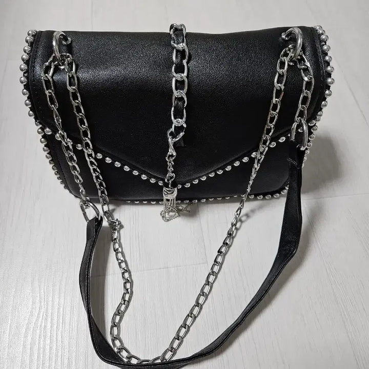 [BUNJANG] Black Crossbody Bag with Silver Studs / (새상품) 실버장식 블랙 크로스백