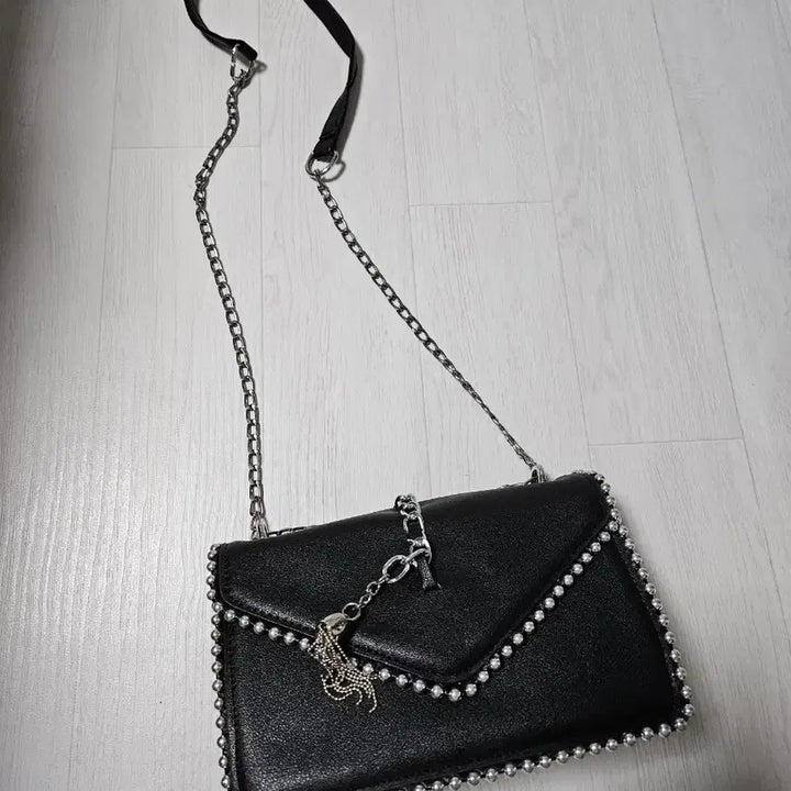 [BUNJANG] Black Crossbody Bag with Silver Studs / (새상품) 실버장식 블랙 크로스백