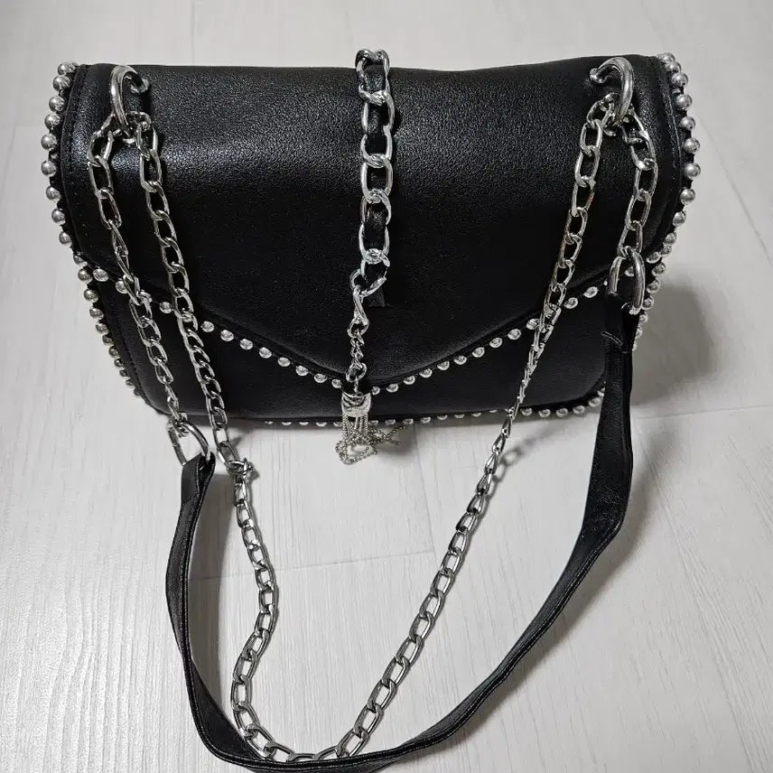 [BUNJANG] Black Crossbody Bag with Silver Studs / (새상품) 실버장식 블랙 크로스백