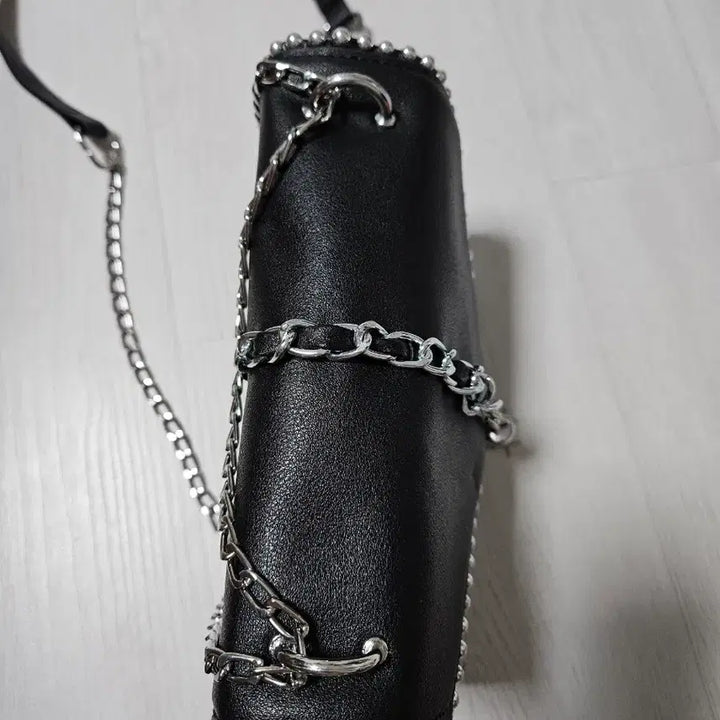 [BUNJANG] Black Crossbody Bag with Silver Studs / (새상품) 실버장식 블랙 크로스백