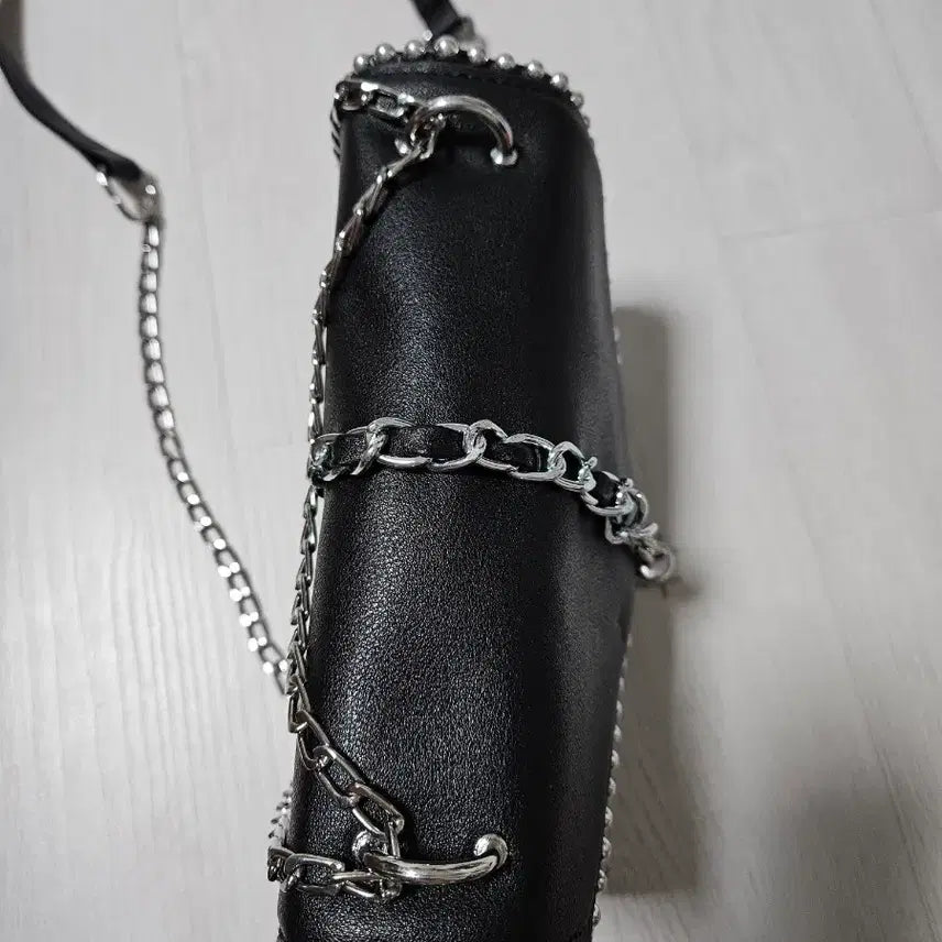 [BUNJANG] Black Crossbody Bag with Silver Studs / (새상품) 실버장식 블랙 크로스백