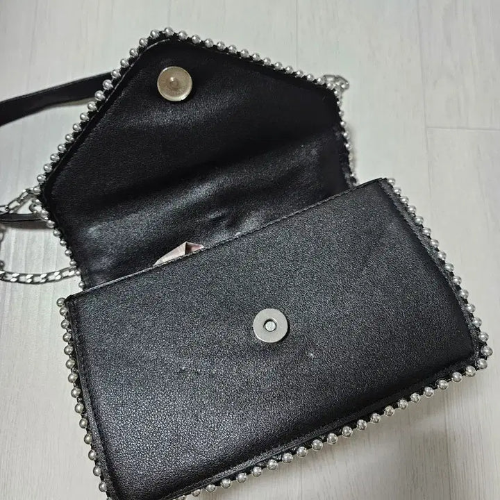 [BUNJANG] Black Crossbody Bag with Silver Studs / (새상품) 실버장식 블랙 크로스백