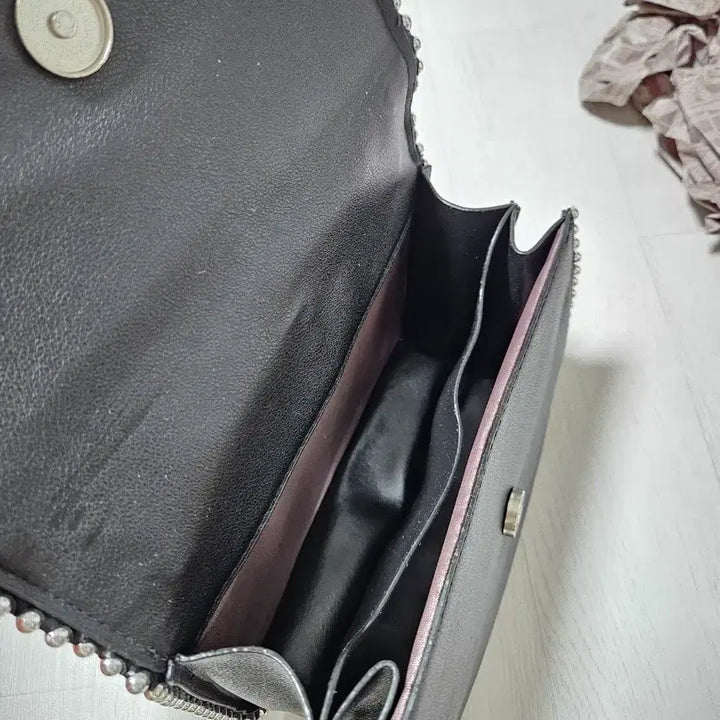 [BUNJANG] Black Crossbody Bag with Silver Studs / (새상품) 실버장식 블랙 크로스백