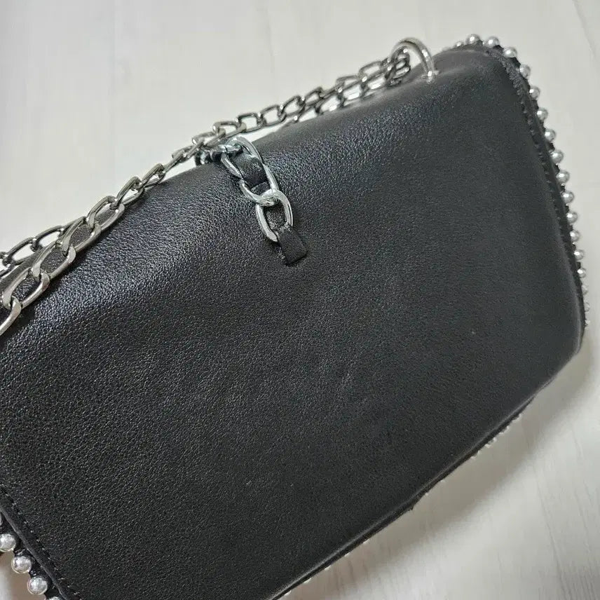 [BUNJANG] Black Crossbody Bag with Silver Studs / (새상품) 실버장식 블랙 크로스백