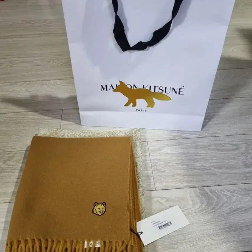 [BUNJANG] Maison Kitsune Jennie Fox Head Wool Scarf / 메종키츠네 제니 목도리 팝니다