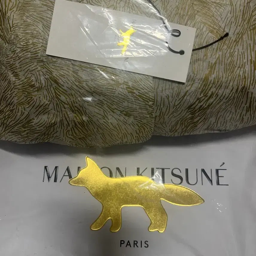[BUNJANG] Maison Kitsune Jennie Fox Head Wool Scarf / 메종키츠네 제니 목도리 팝니다