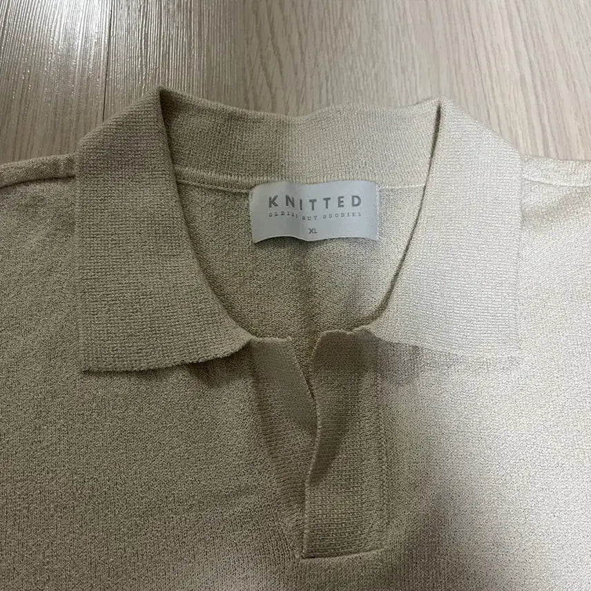 [SOLD OUT] (1+1+1) 니티드 오픈 카라 반팔 니트