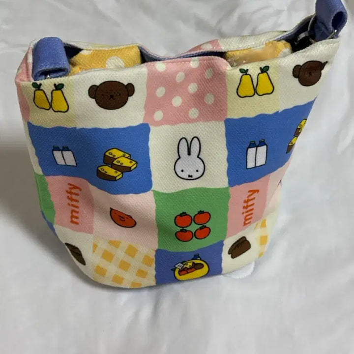 [BUNJANG] Miffy Quilted Pouch Bag / 미피 miffy 퀼트 파우치 가방 손잡이,어깨로 크로스백 둘 다 가능