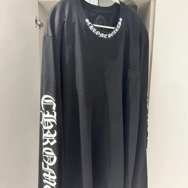 [SOLD OUT] 크롬하츠 넥 스크립트 롱슬리브 XL, L 블랙