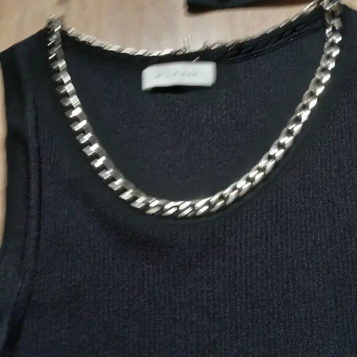 [BUNJANG] Misha Chain Black Sleeveless Knit Top / 미샤 체인 블랙 민소매 니트.55