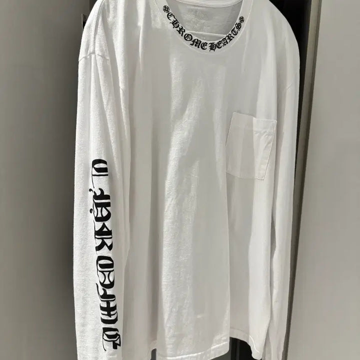 [SOLD OUT] 크롬하츠 넥 스크립트 롱슬리브 XL 화이트
