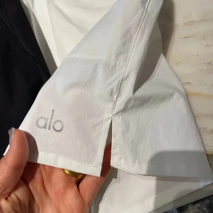 [BUNJANG] Alo Yoga Bounding Logo Crinkle Shorts / 알로 aloyoga 밴딩 로고 바스락 반바지 [새상품]