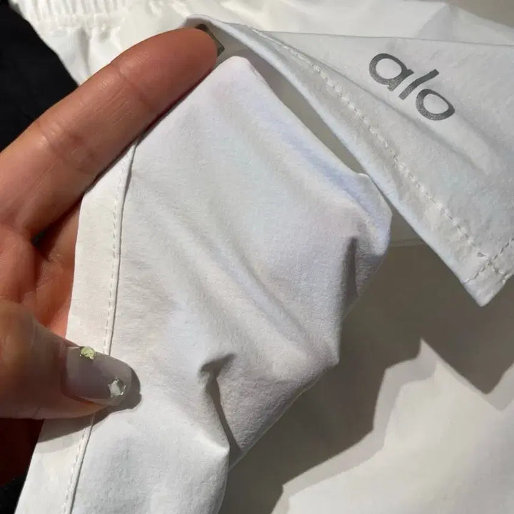 [BUNJANG] Alo Yoga Bounding Logo Crinkle Shorts / 알로 aloyoga 밴딩 로고 바스락 반바지 [새상품]