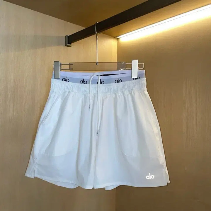 [BUNJANG] Alo Yoga Bounding Logo Crinkle Shorts / 알로 aloyoga 밴딩 로고 바스락 반바지 [새상품]