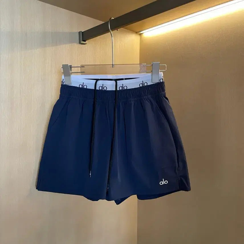 [BUNJANG] Alo Yoga Bounding Logo Crinkle Shorts / 알로 aloyoga 밴딩 로고 바스락 반바지 [새상품]